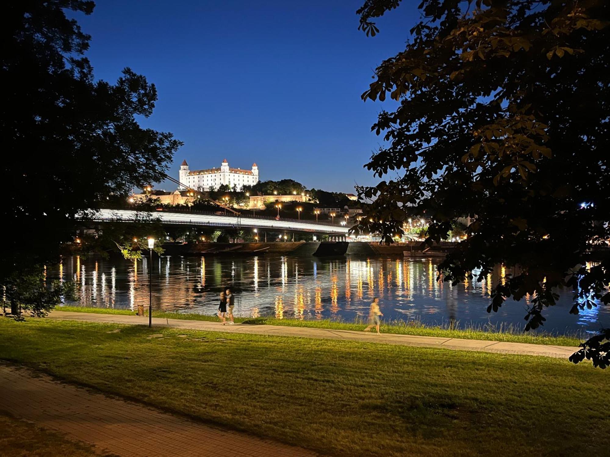 Air-Conditioned Studio, Close To City Centre & Tram Stop Bratislava Exterior photo